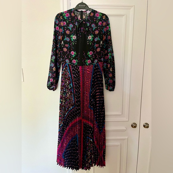 Valentino Red collection, size 40 (European) - Picture 1 of 6